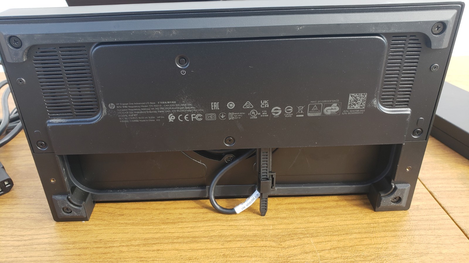 HP Engage One 143 AIO PC i3-7100U 2.4GHz 8GB 128GB SSD Touchscreen Ubuntu Linux