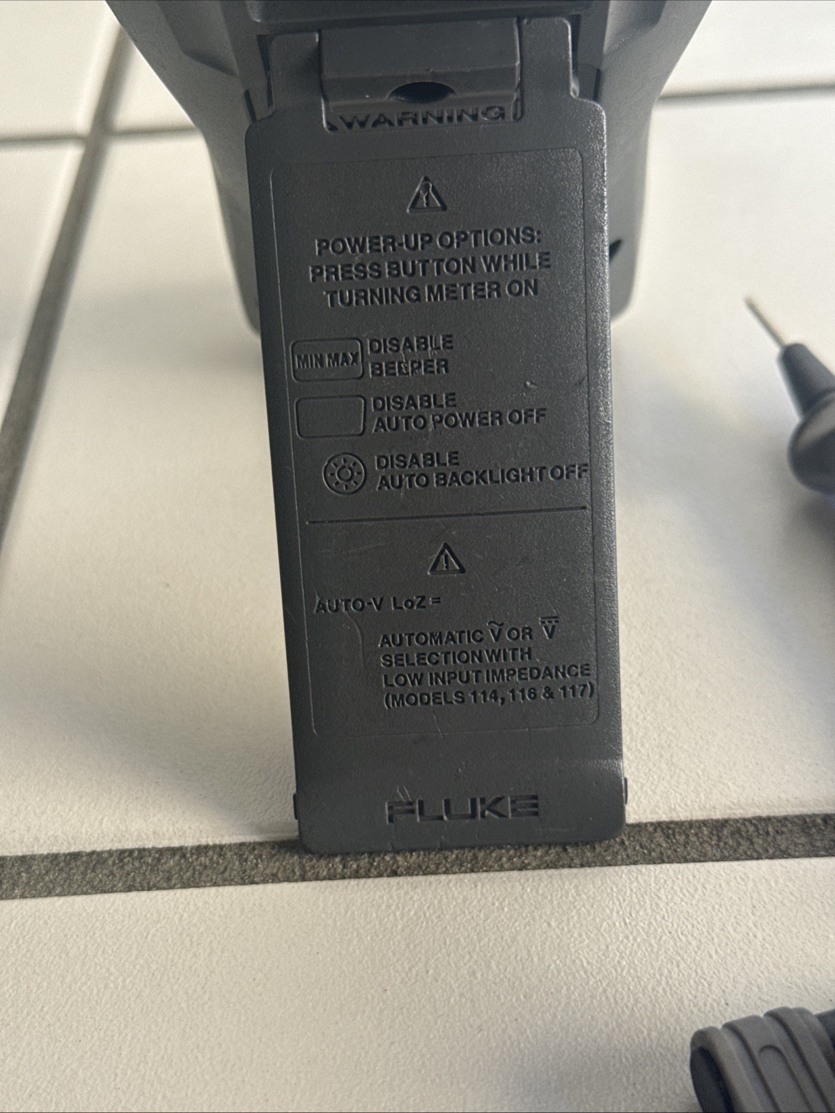 Fluke 115 True RMS Multimeter Leads 600V Cat III Ohms Range MV HZ Good