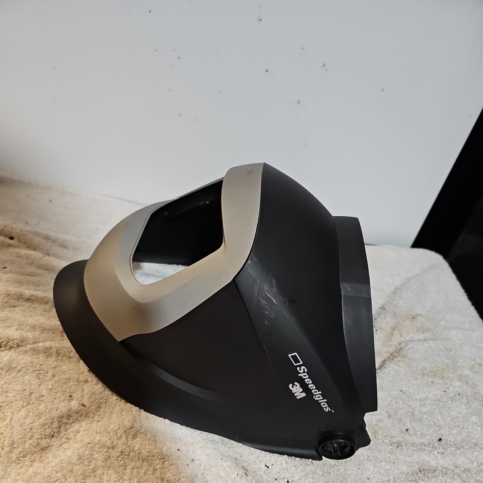 3M Speedglass shell only / no glass , head gear /or weld lenses included.