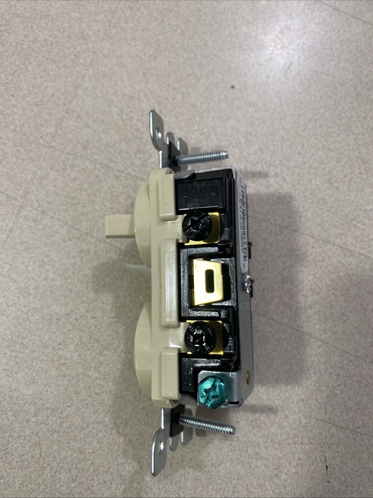10-Leviton 5225-I Combo Switch & Receptacle 15A 125V AC/CA Ivory