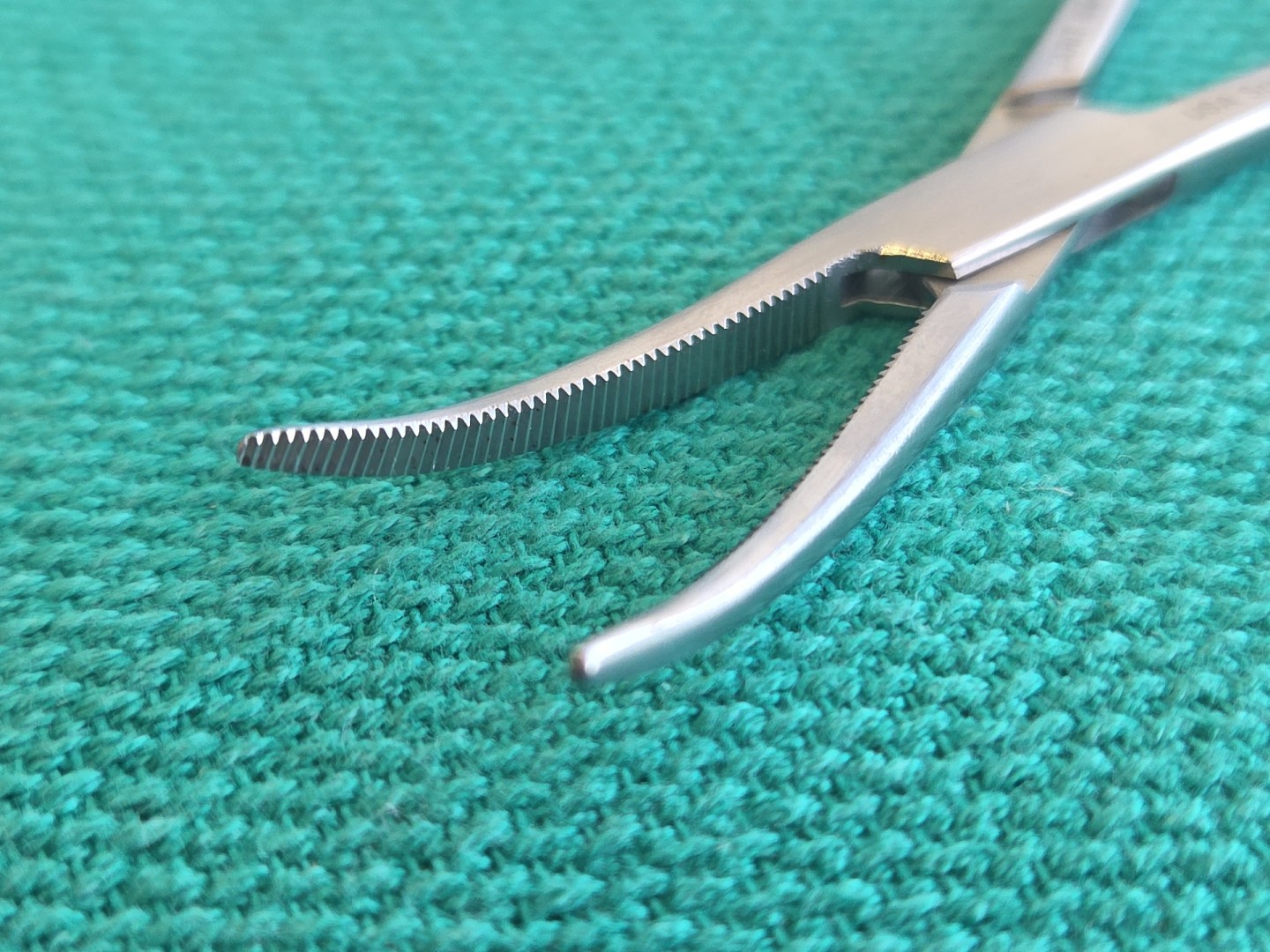 Integra Jarit 106-121 Crile Forcep, Curved, 5-3/4″ German Stainless Steel