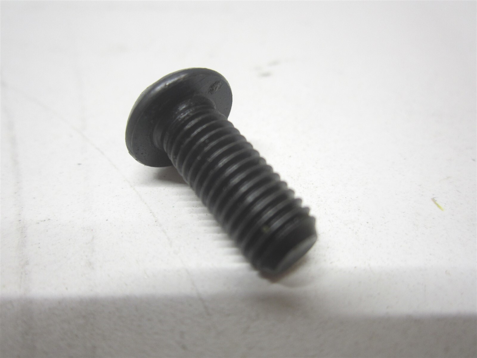 Unbrako (120527) 1/4-28, 5/8″ Alloy Steel Button Socket Cap Screw – Pack of 100
