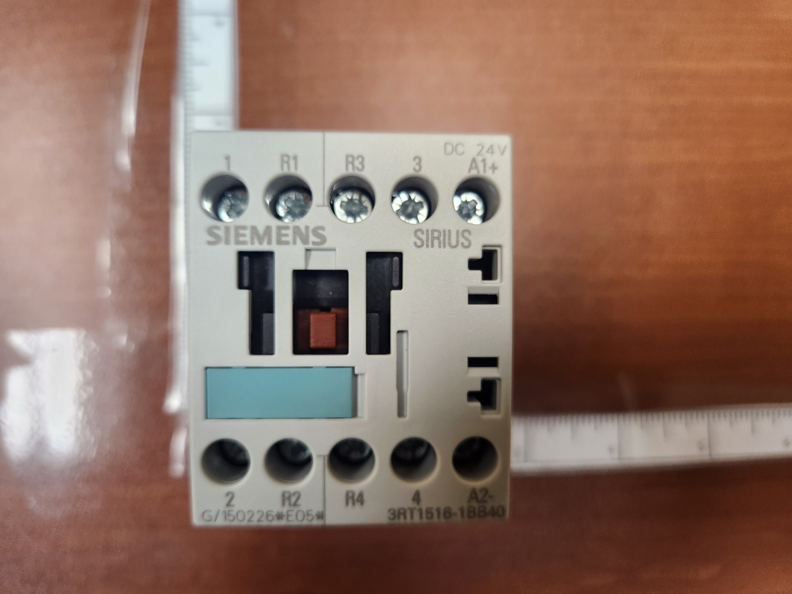 Siemens 3RT1516-1BB40 Contactor, 4 Pole, 24VDC Coil, 2NO/ 2NC, 4 kW – New
