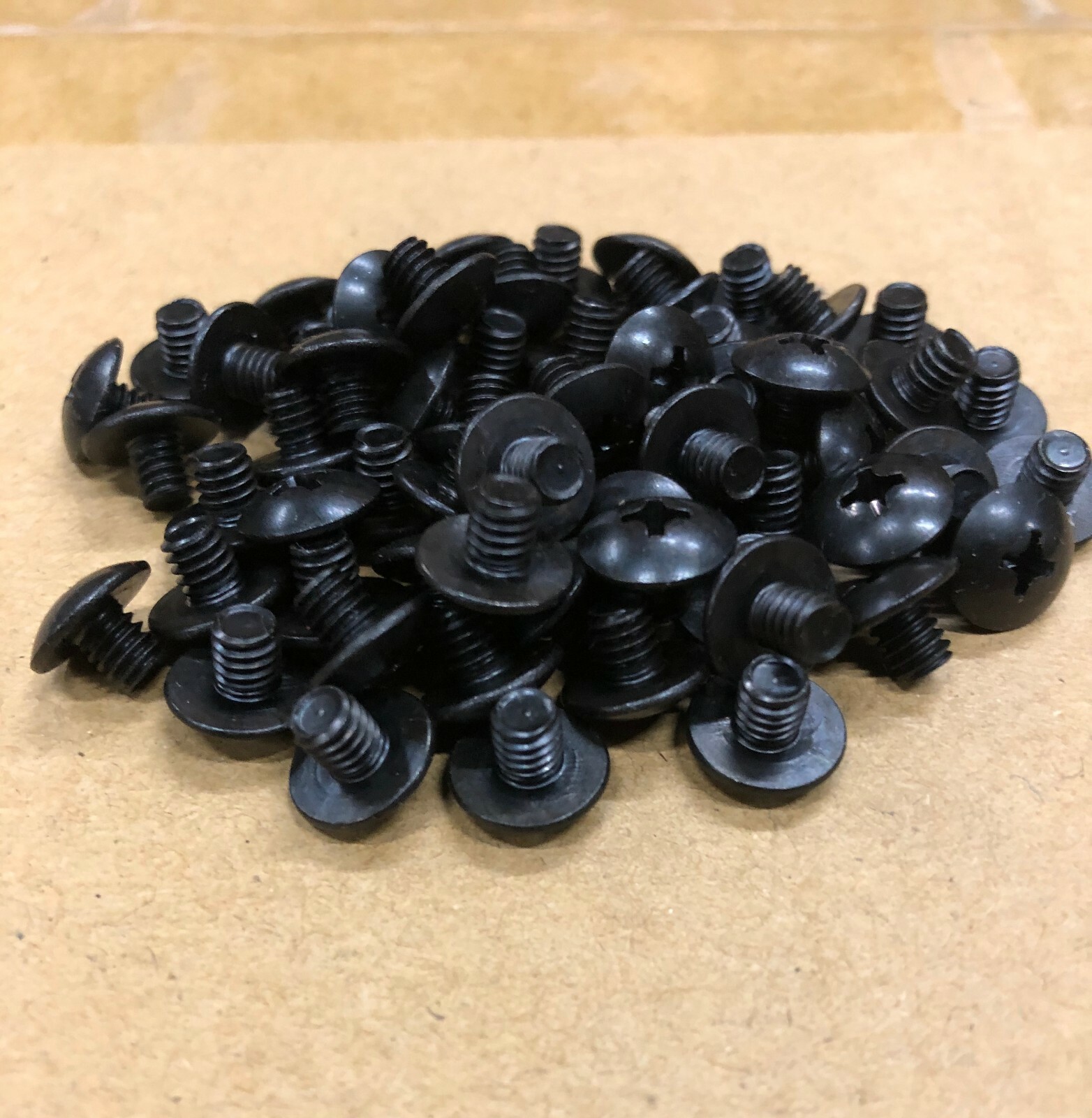 10-32 X 1/2 Machine Screw Phil Truss Hd Steel Black Oxide #10-32 1/2″ (100)