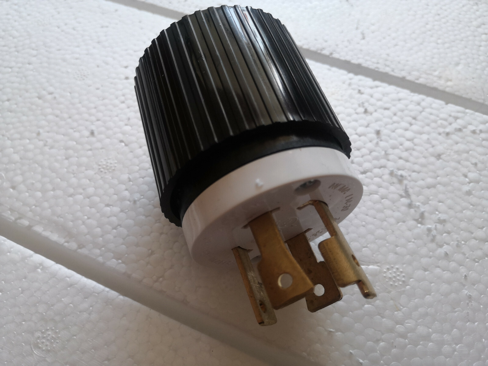 NEW NEMA L14-30 30A 125/250V Locking Male Plug 4 Prong US SHIPPING