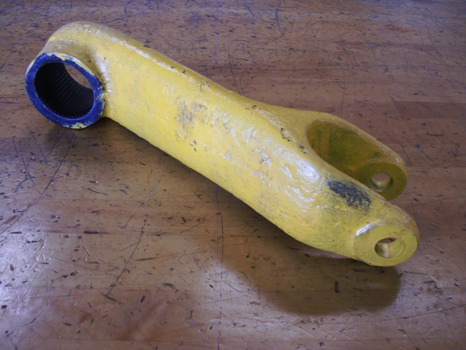 D3NNB921A / 81844427 OEM FORD NEW HOLLAND L.H. R/HYD LIFT ARM