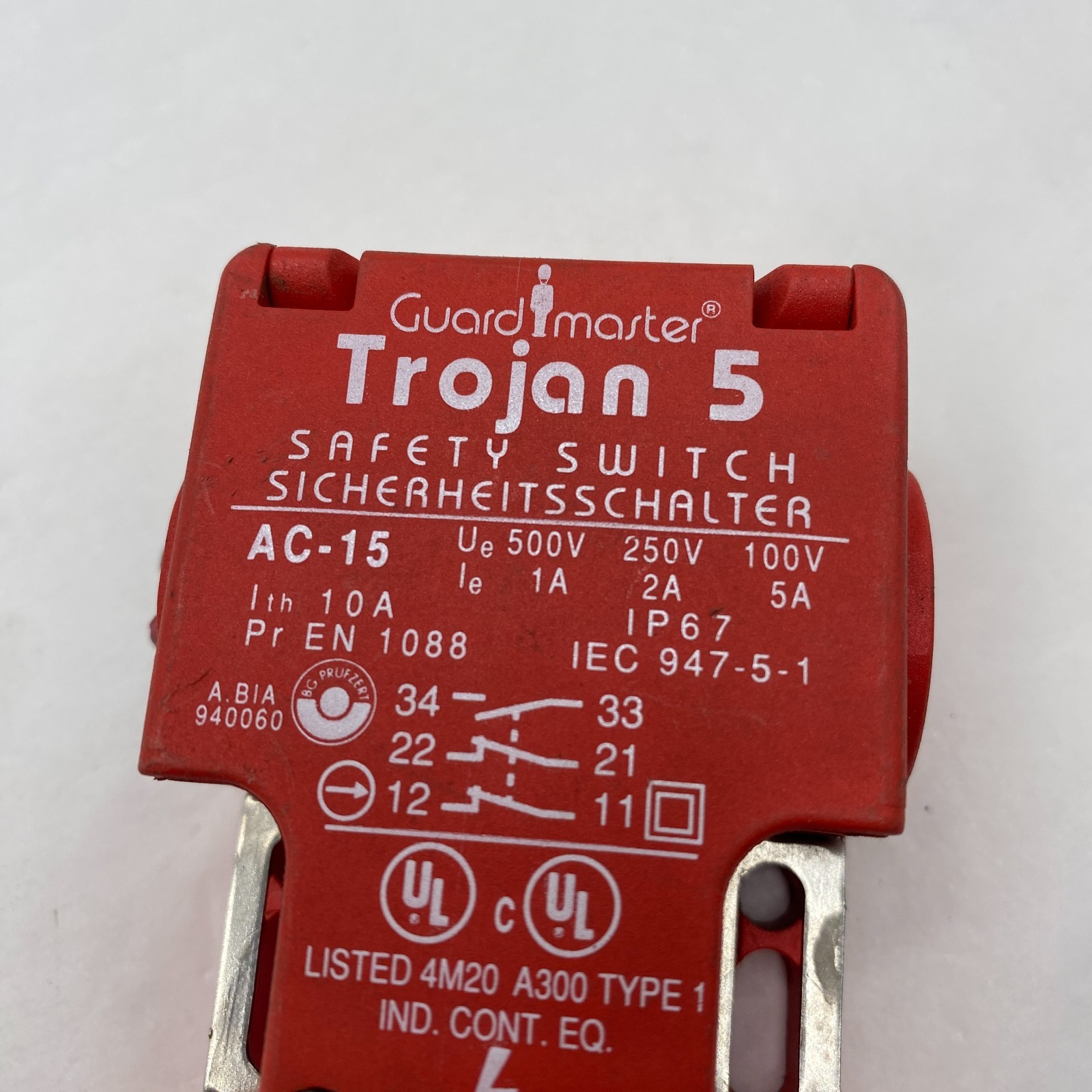GUARDMASTER TROJAN-5 SAFETY SWITCH SICHERHEITSSCHALTER 11110 LOT 50015 AC-15