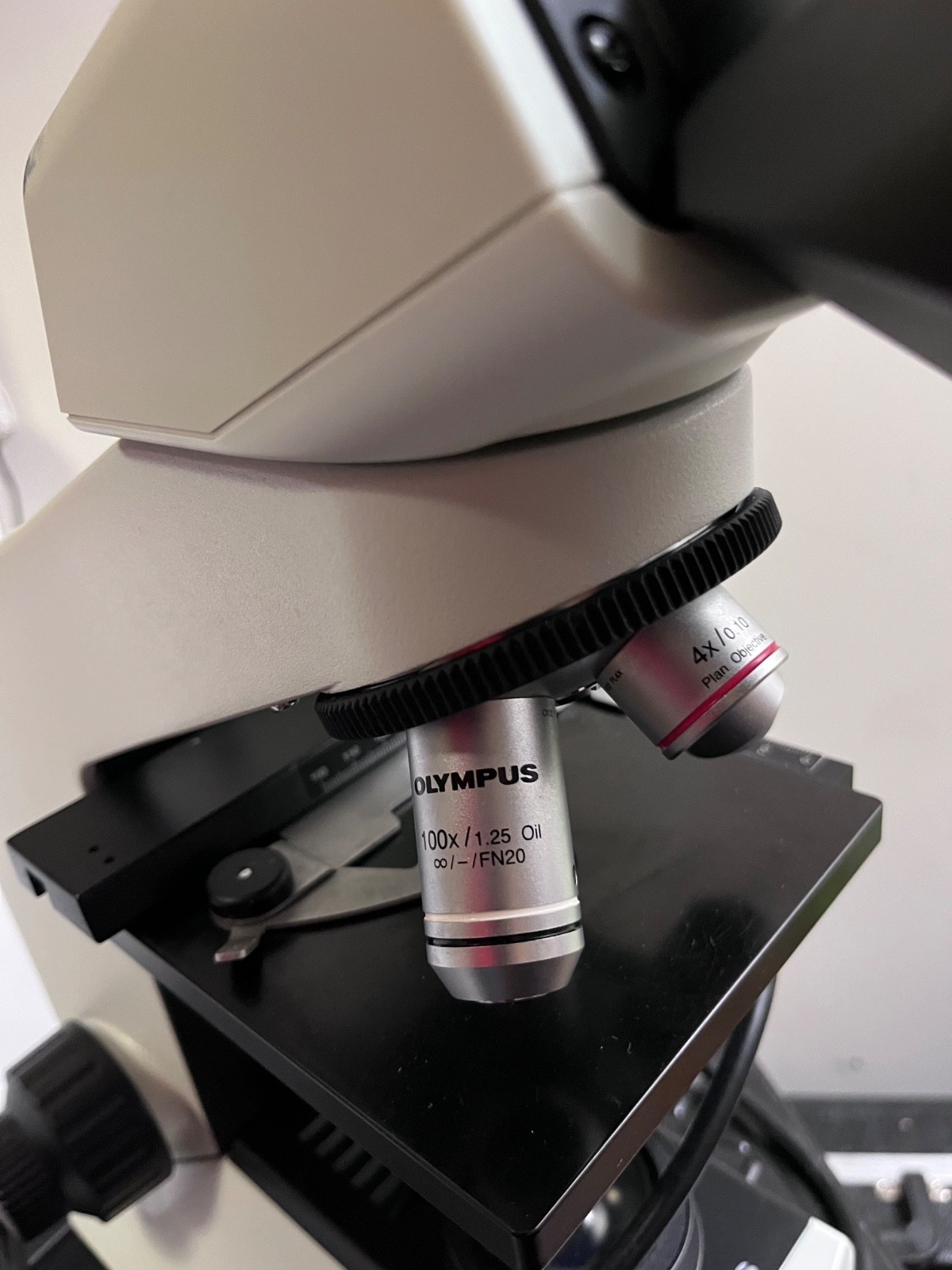 Olympus CX22RFS1 Laboratory Microscope With 4x, 10x, 40x, 100x Objectives