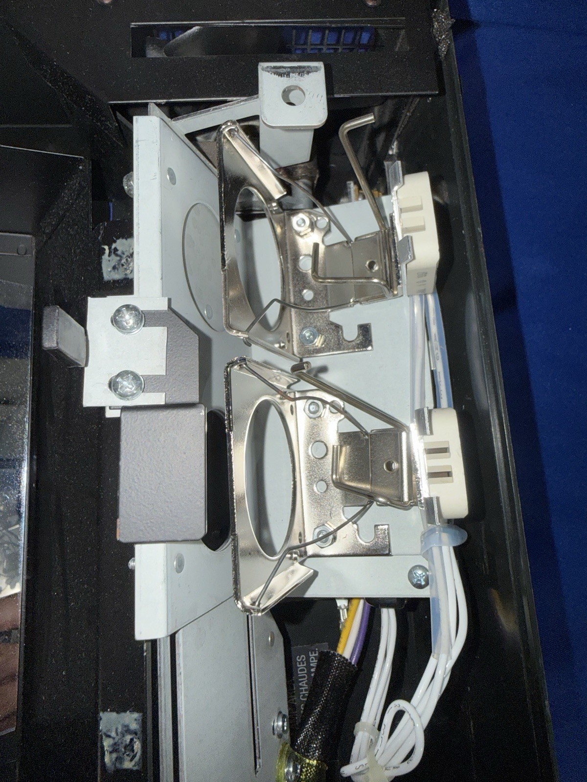 Dukane 4003 Overhead Projector 28A4003 Powers On – No Lamps – Buyer Pays to Ship
