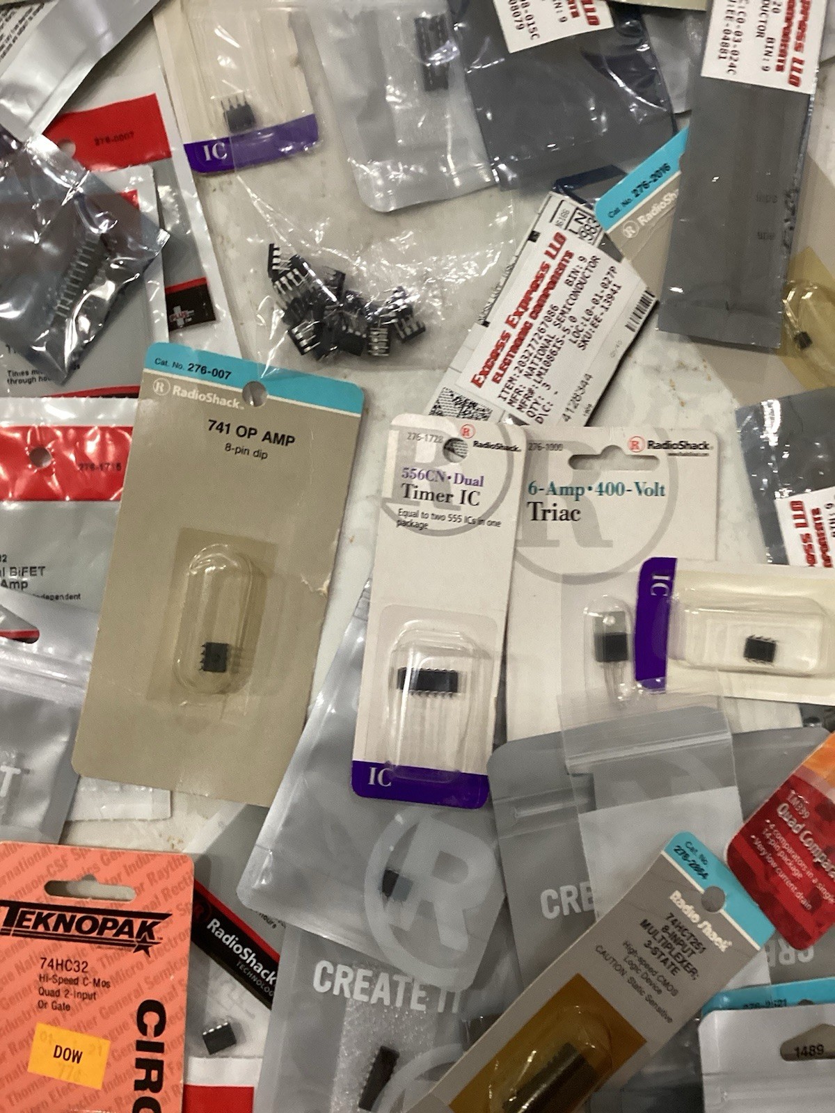 IC And Transistors IC Sockets Voltage Regulators Lot Radio Shack NOS