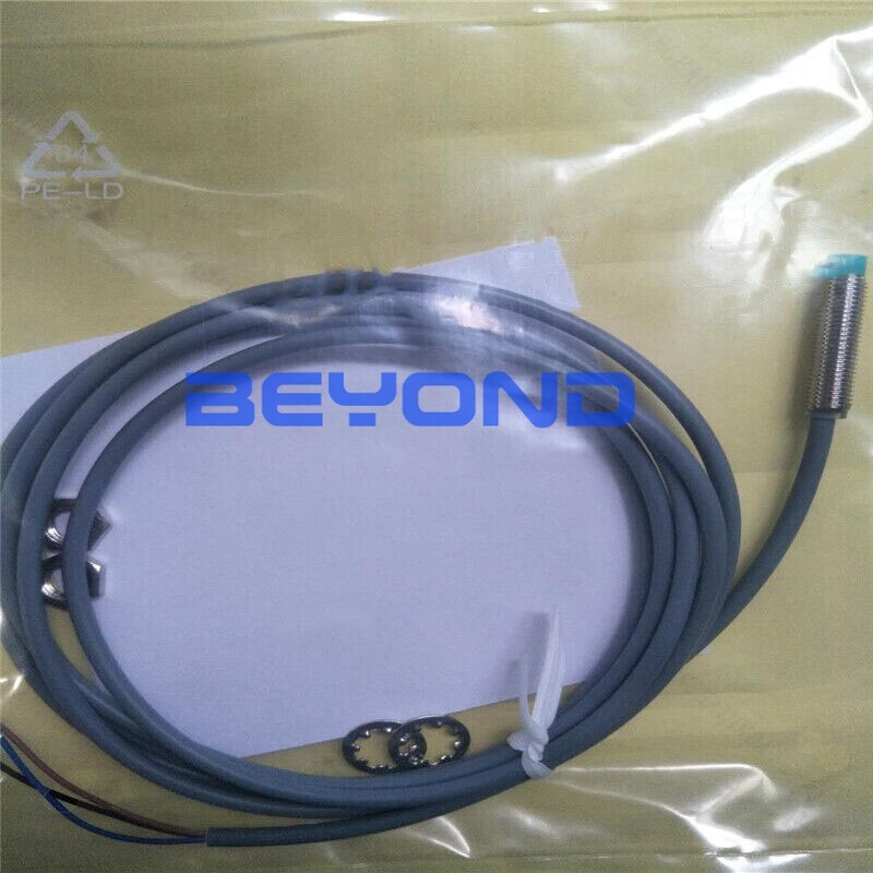 1PCS New For SIEMENS proximity switch sensor 3RG4021-0AG33 15…34VDC