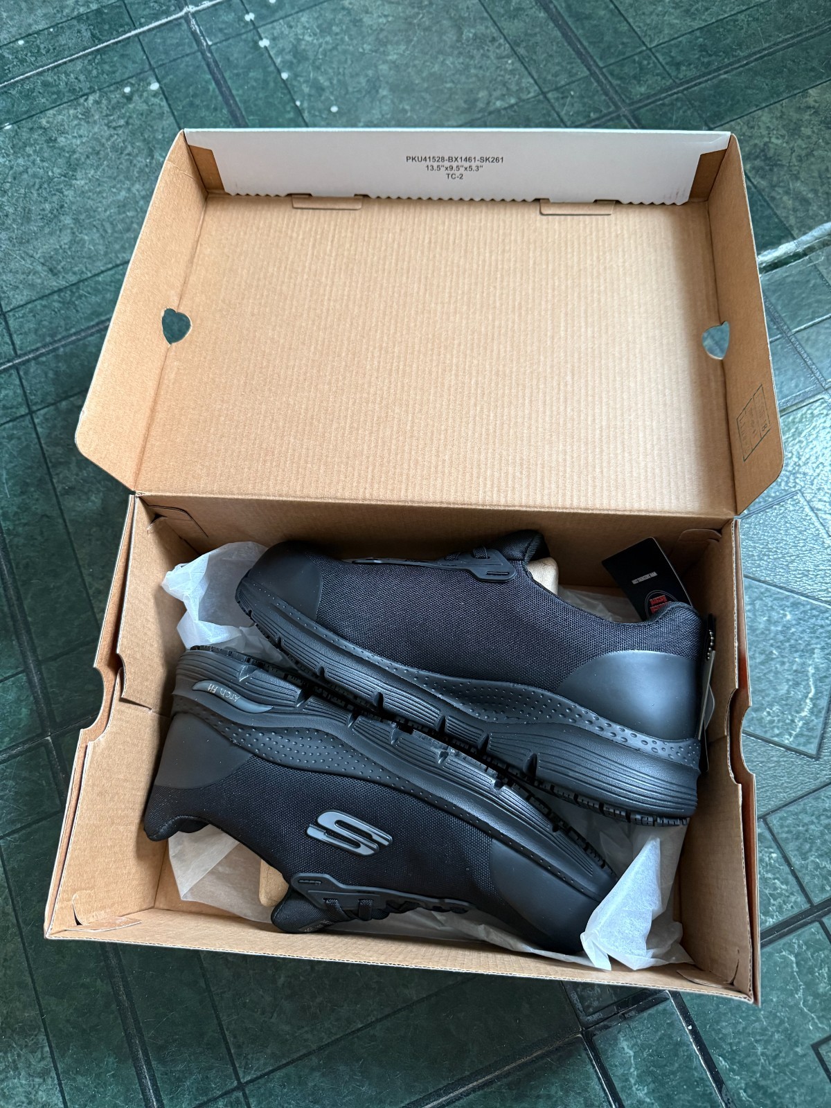 Sketchers Work Footwear Men 9.5 Safety Toe Arch Fit Slip Resistant – (50% OFF)