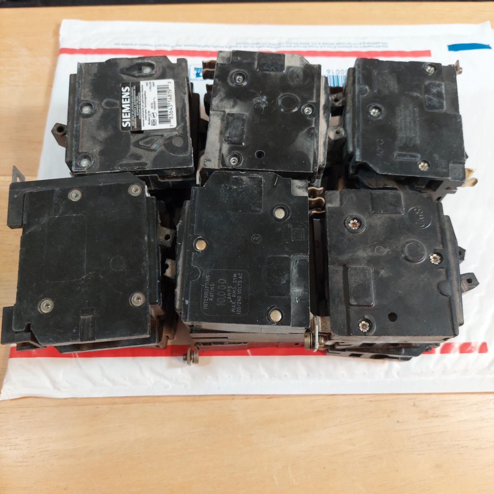 Circuit Breakers Lot 8.5lbs, 33 assorted Single Phase Breakers 20 – 40 Amp Lot