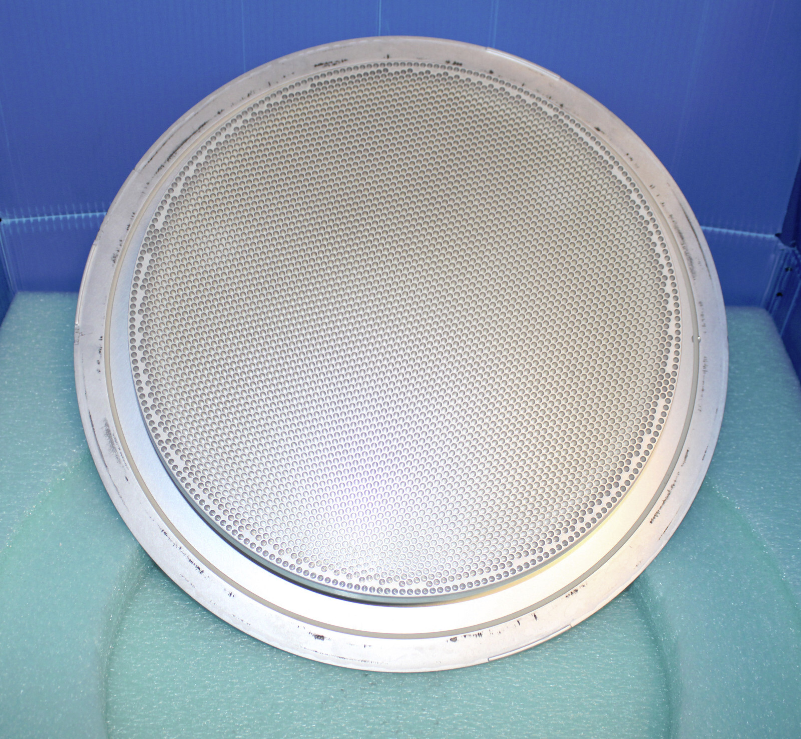 AMAT FACEPLATE LOWK XTRA ROW EXTENDING FLO 300mm Applied Materials 0021-42136