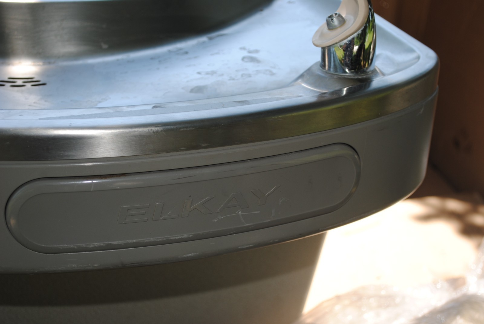 ELKAY EZFS8 1C WALL MOUNTED REFRIGERATED DRINKING FOUNTAIN