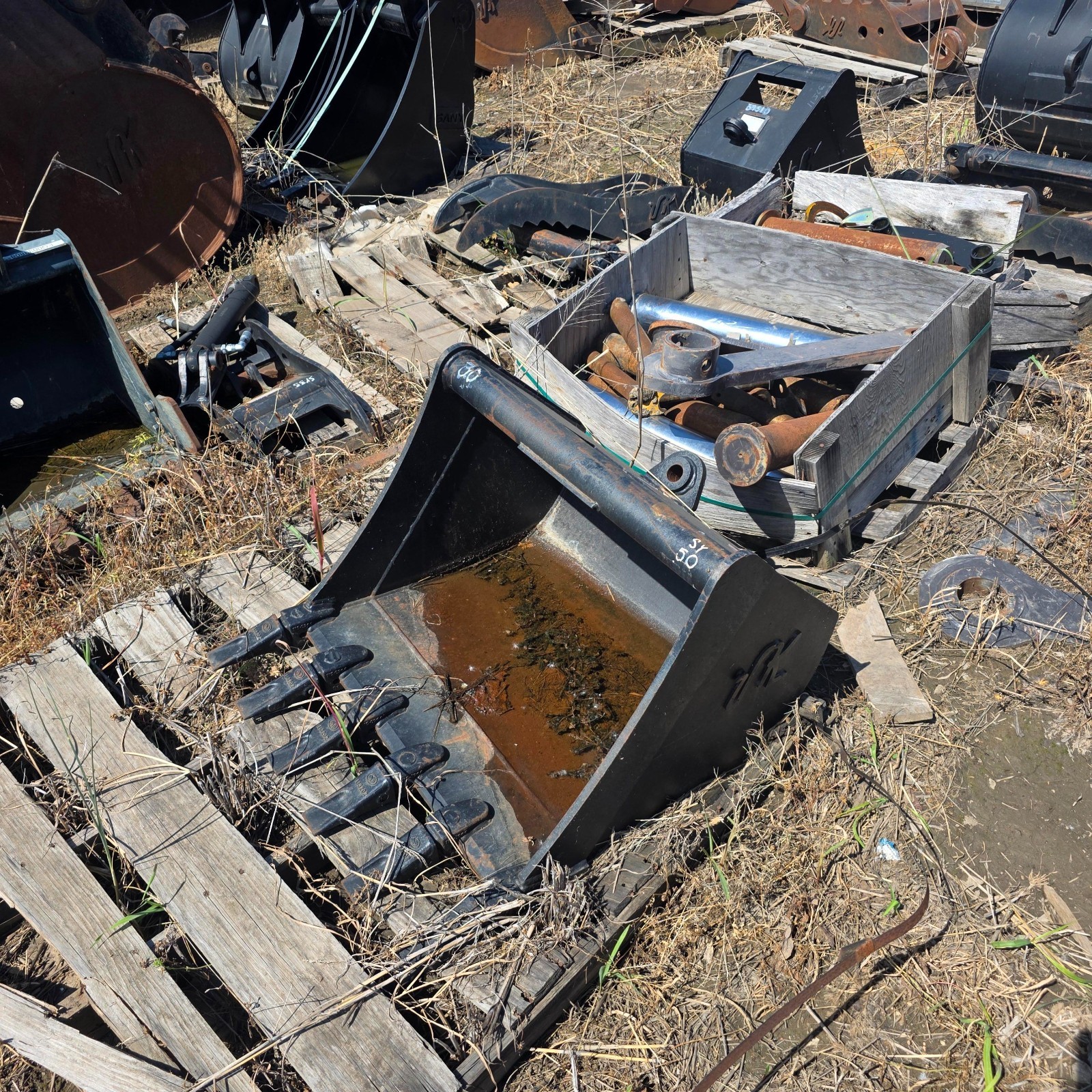 30″ WAIN ROY 5.0 METRIC TON MACHINE BUCKET