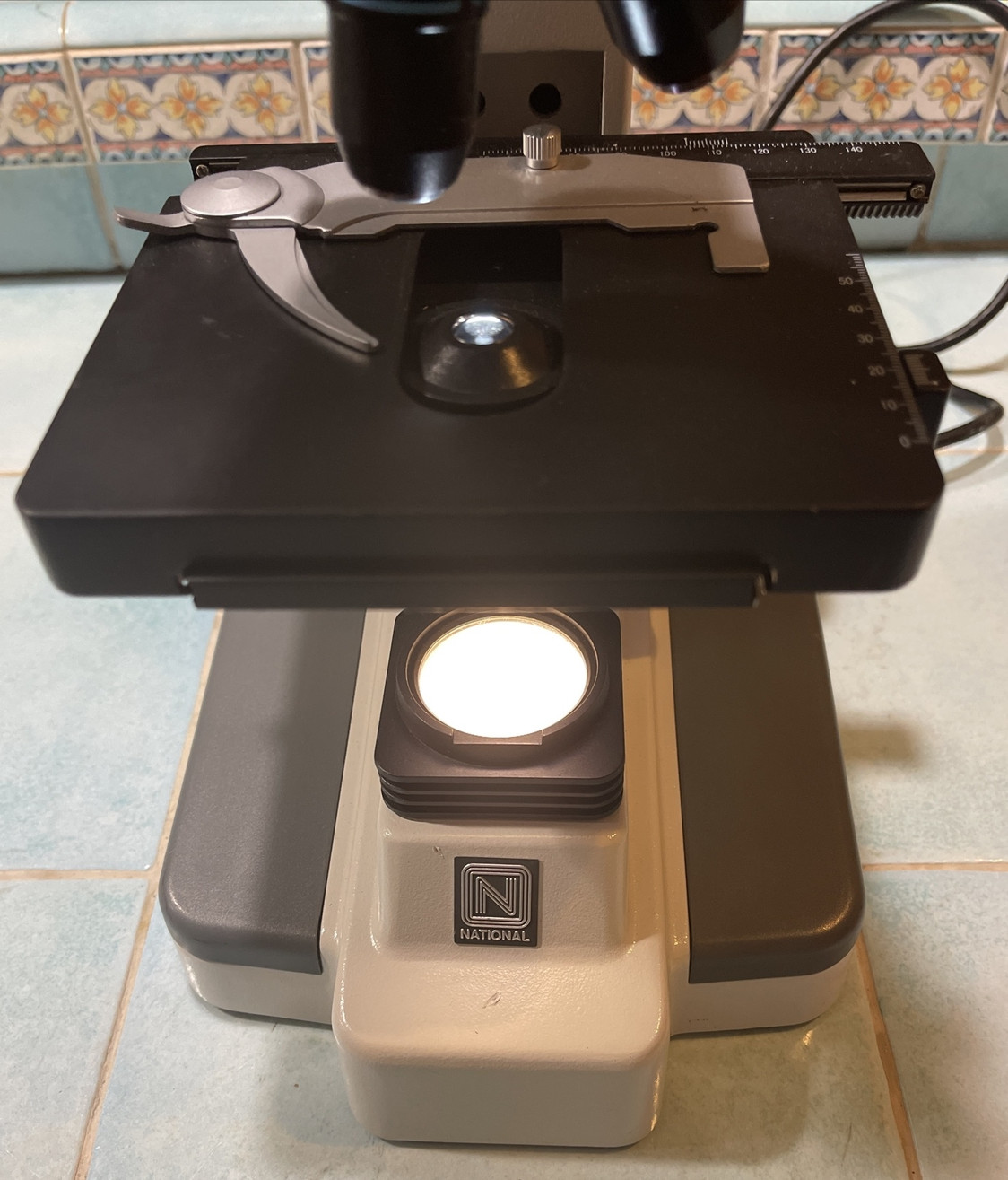 National B2-220 Binocular Microscope – 10x ocular – 4x 10x 40x 100x Objective