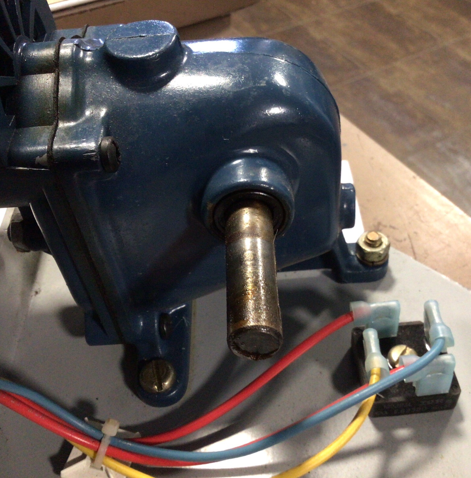 Fasco/Hawker Gear Motor 115VAC – 1 Phase – 800 RPM- 1/6 HP. – 2.7 A Serial L032