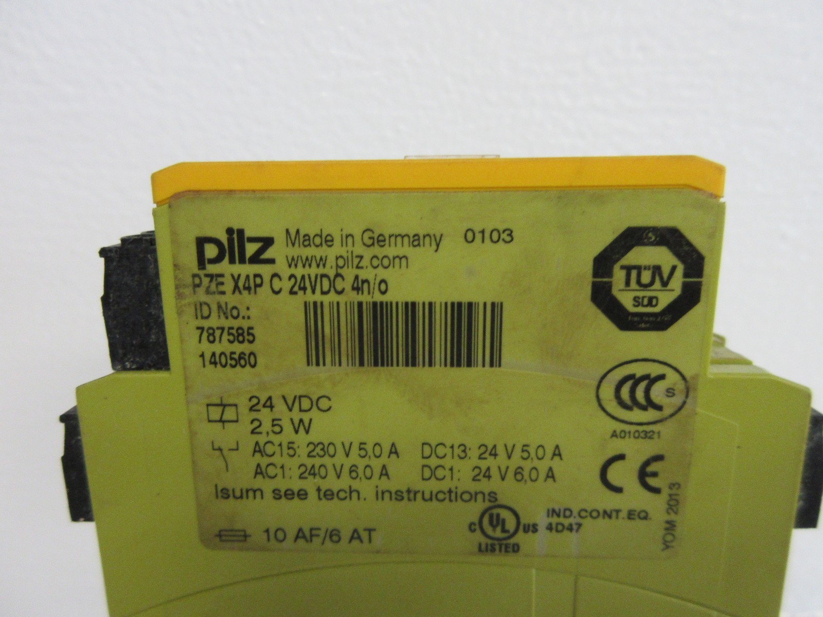 PILZ 787585 USED PZE X4P C SAFETY RELAY 24VDC 4N/O 787585