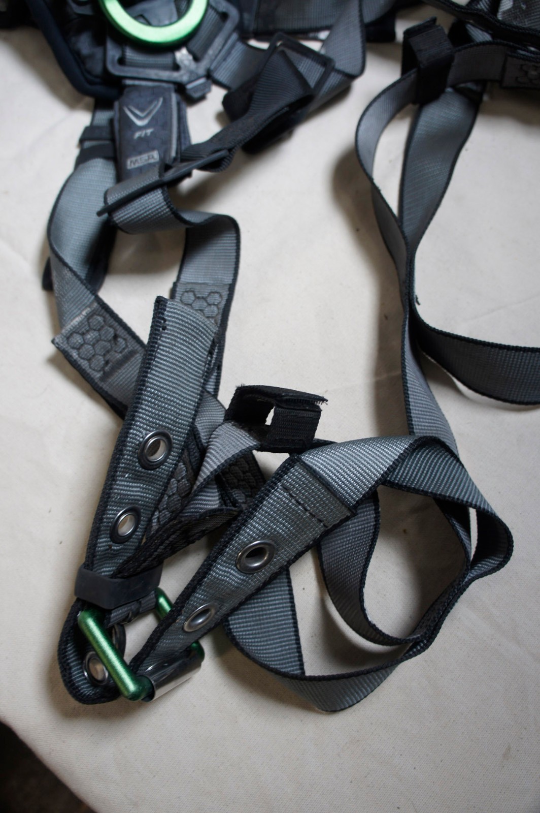 Msa Safety 10194889 V-Fit Full Body Harness Standard Quick-Connect Chest