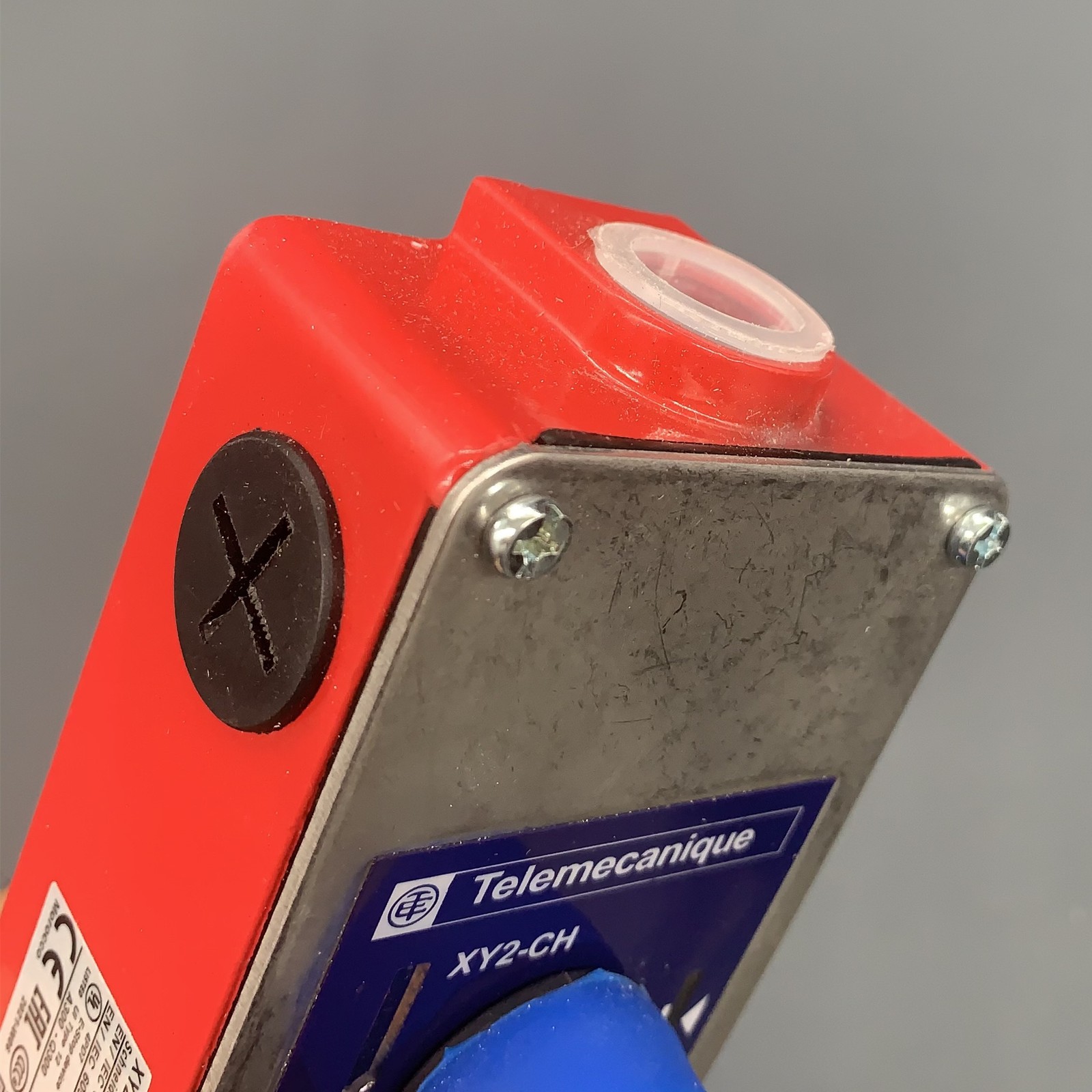New in Box Schneider XY2CH13250 Emergency Stop Rope Pull Safety Limit Switch US