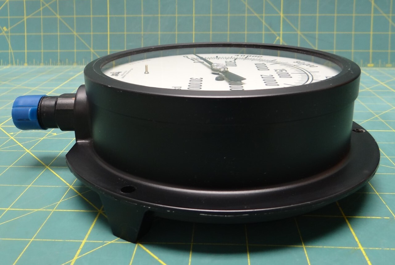 6″ Marshalltown Pressure Gauge 0-200,000 kPa 0-30,000 PSI Bottom 1/2″ NPT 91995
