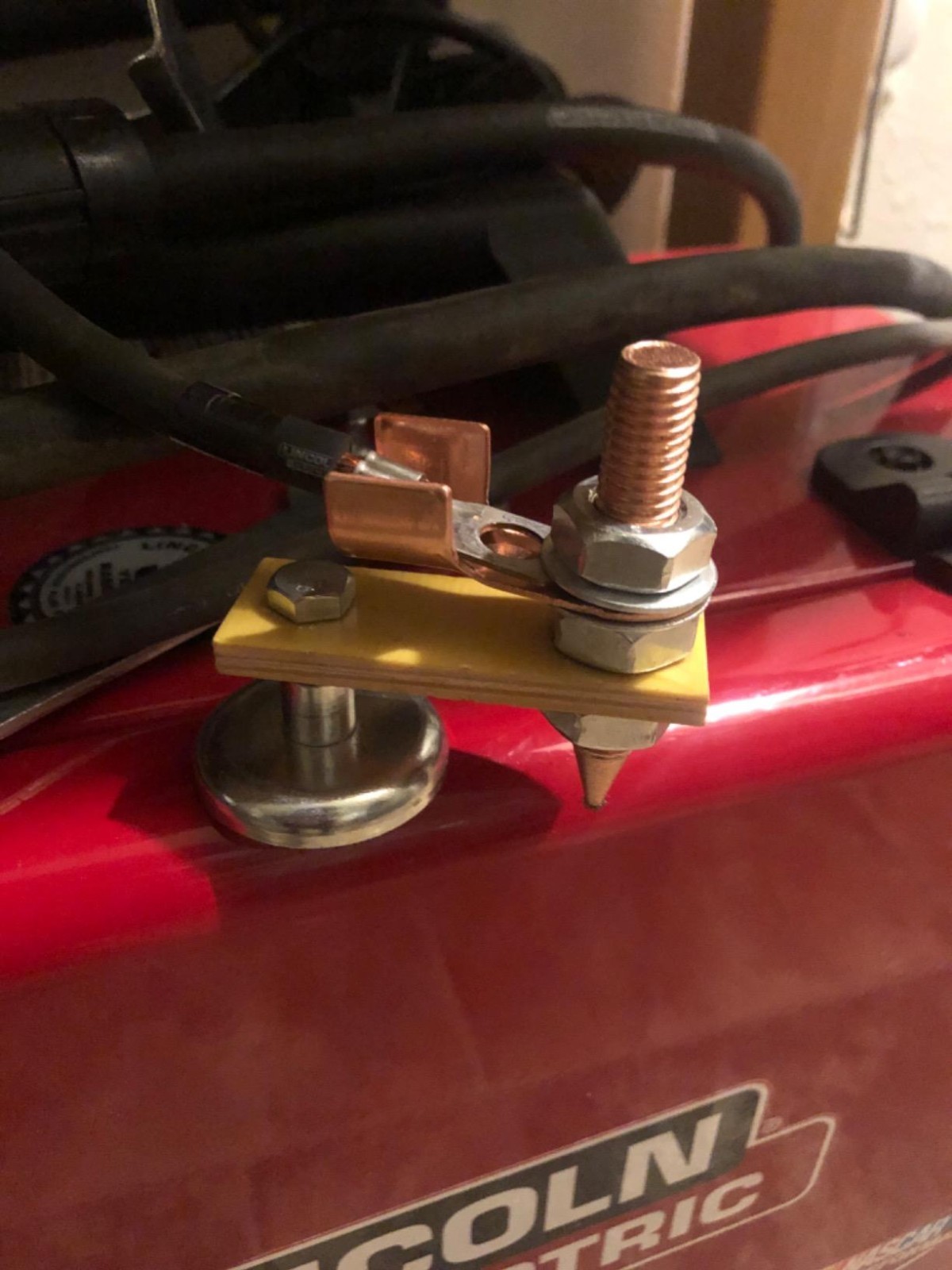 Versatile Magnetic Welding Clamp – Strong Grip for Flat or Curved Surfaces