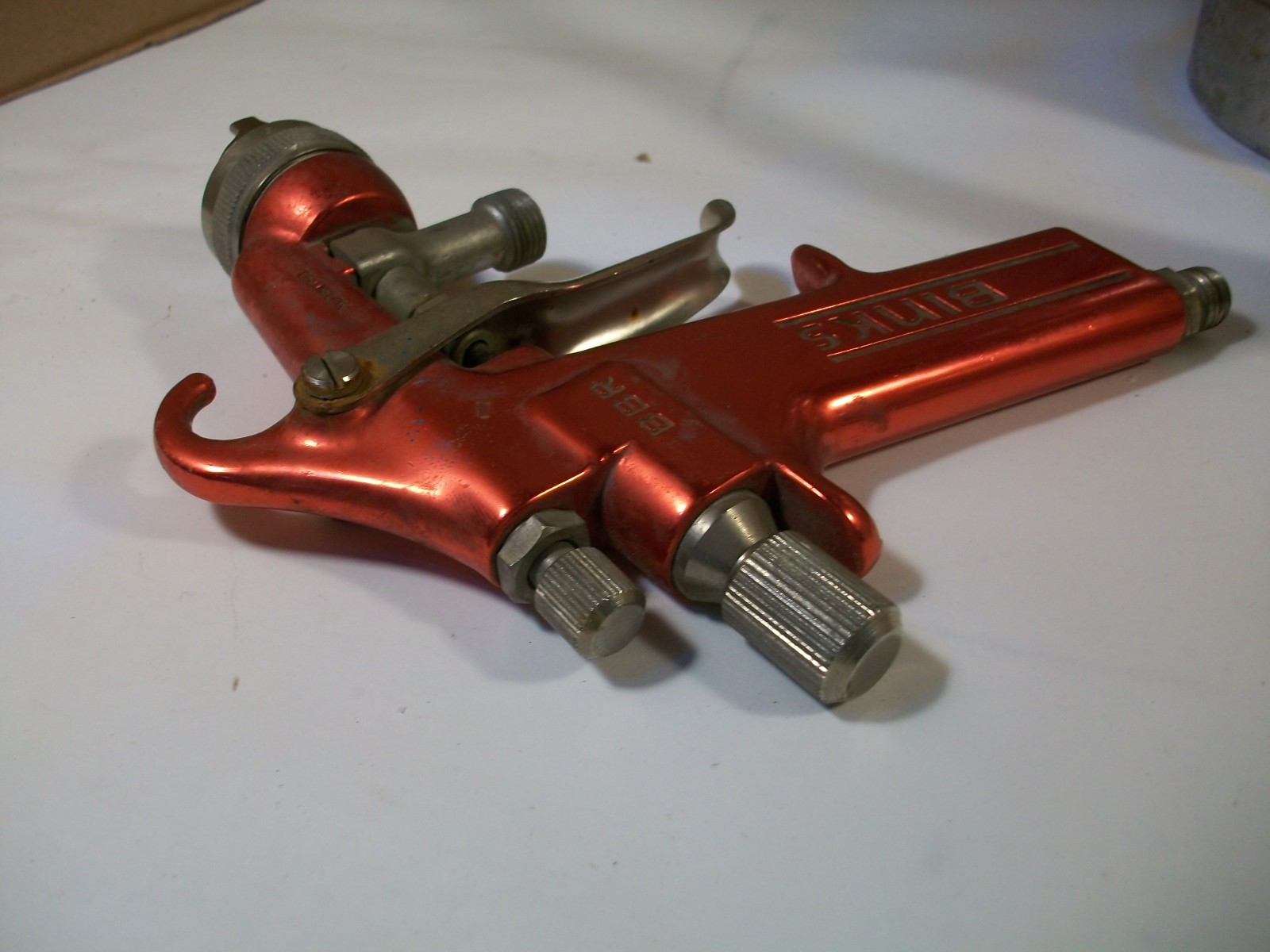 BINKS 2100 Spray Gun w/ Regulator & 2 Quart Pressure Pot & BBR Red Gun Untested