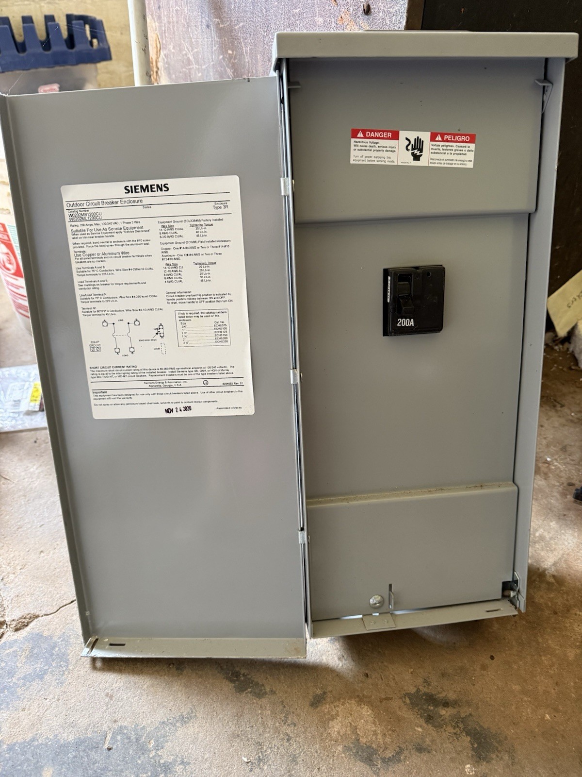 Siemens W0202MB1200CU 200A 2-Space Outdoor Main Breaker Enclosure