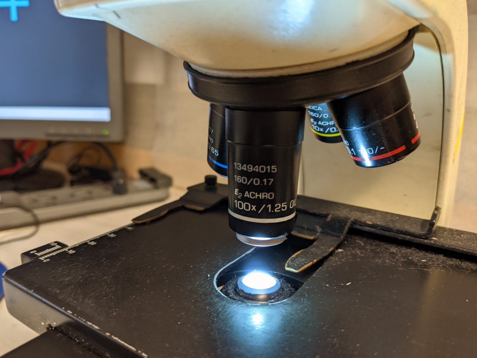 Leica CME Microscope 1349521X with Objectives 4x, 10x, 40x, 100x & Condenser