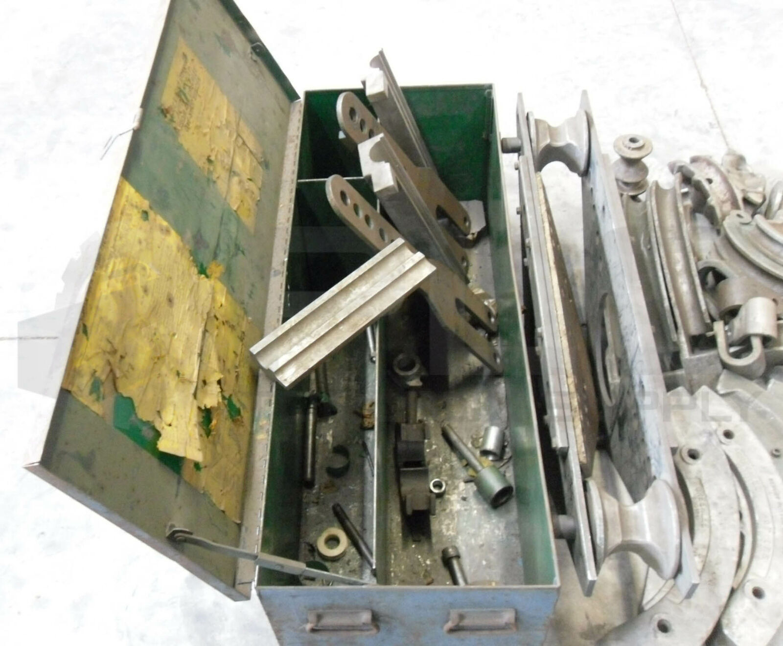 GREENLEE NO. 883-4 1-1/4 THRU 4″ PORTABLE HYDRAULIC BENDER WITH TOOLBOX *READ*