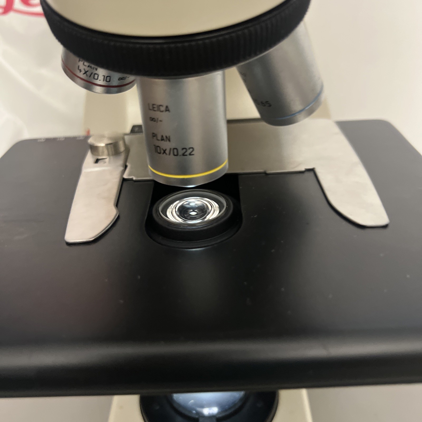 Leica DM500 Binocular Educational Microscope w/ 4x, 10x, 40x, 100x Objectives