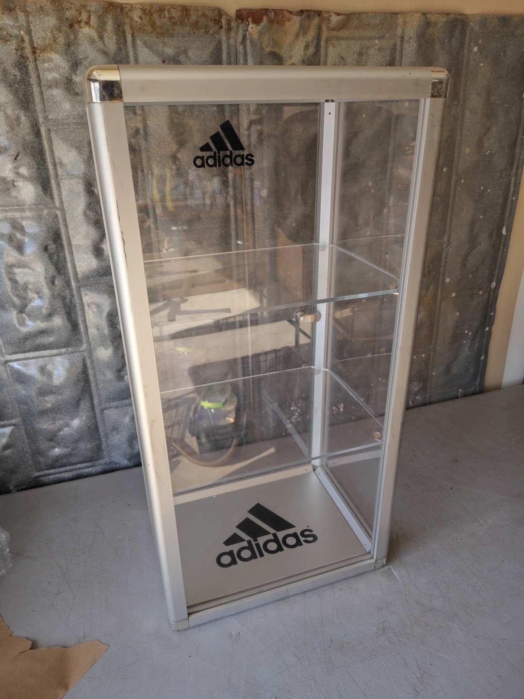 Retail Store Adidas Aluminum Plexiglass Display Case with Shelves Locking