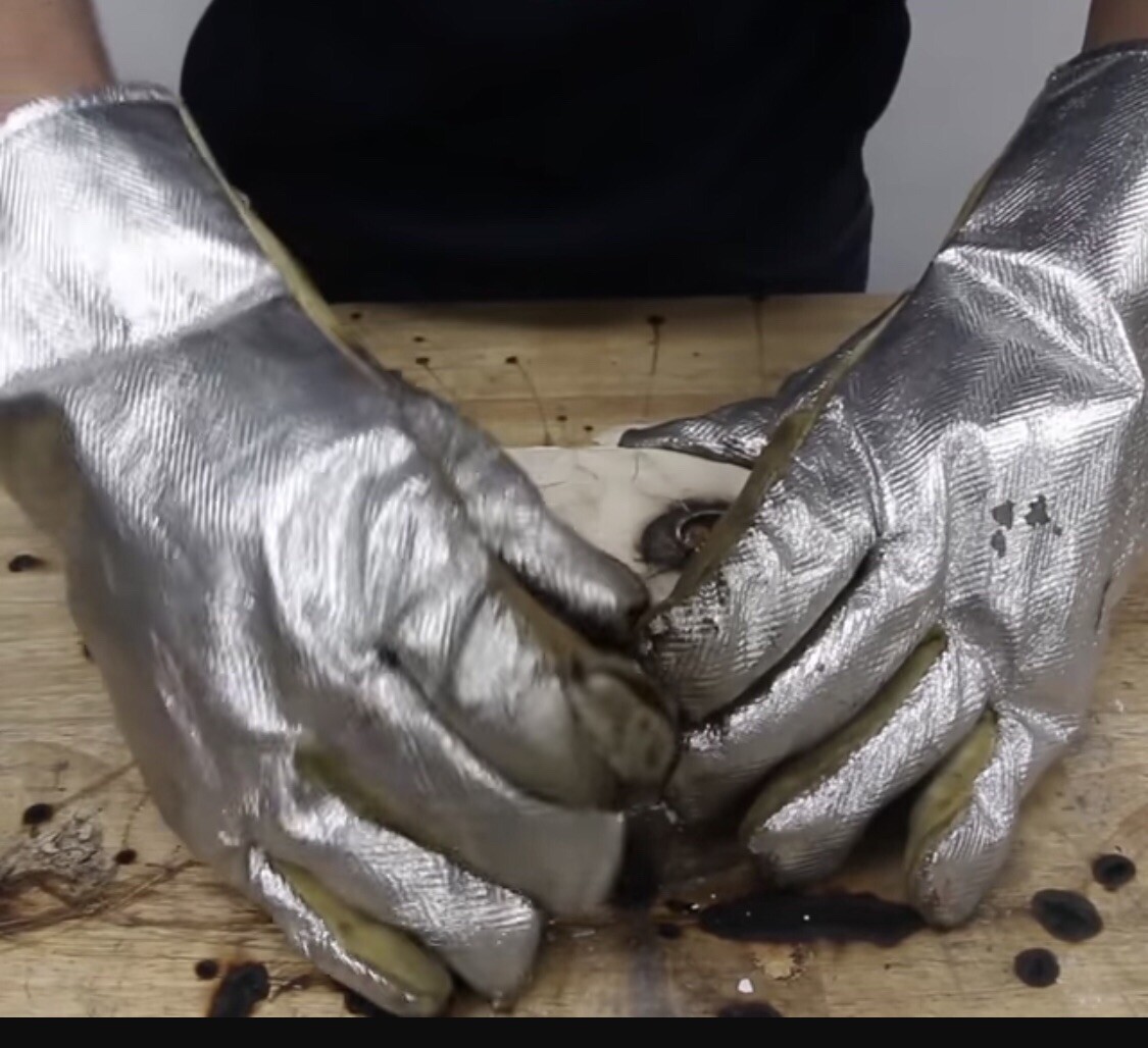 Heat Resistant leather 18” ALUMINIZED GLOVES with Extinguishing Frie