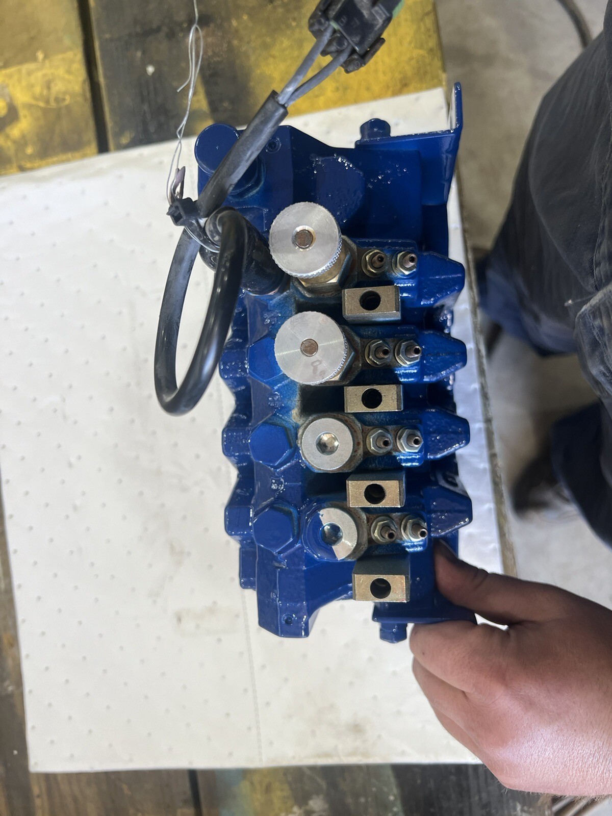 Set Of 4 Hydraulic Proportional Directional Valves DB5195.800, VPL244-68