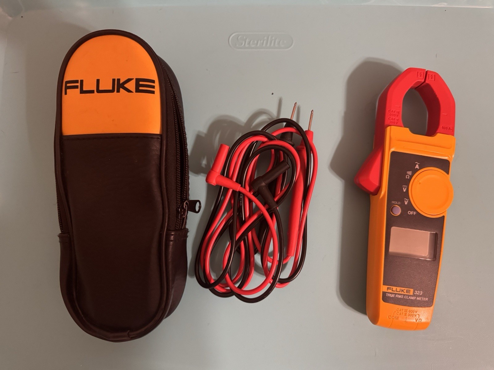 Fluke 323 True RMS Clamp Meter w/ Case & Test Leads – Tested Working