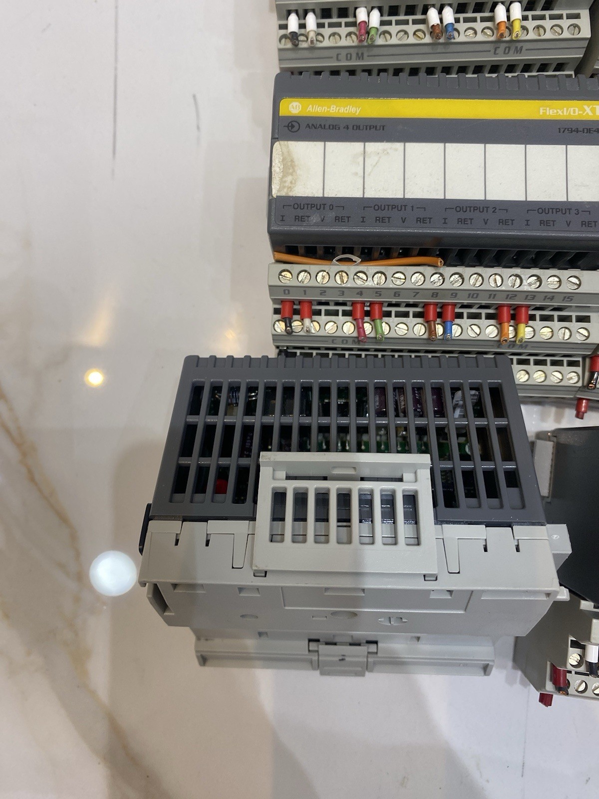 Allen-Bradley FlexI/O-XT Analog 4 Output 1794-OE4XT Ser.B + 1794-TB3