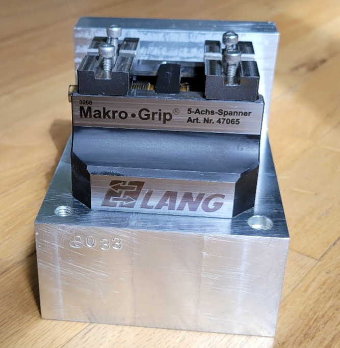 Lang Makro Grip 46 CNC Self-Centering 5-Axis Vise 47065, Pullstuds – 90° Plate