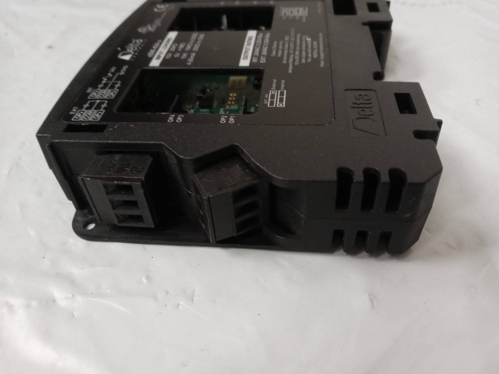 Delta Controls eBM-404-x enteliBUS I/O Module Universal TRIAC