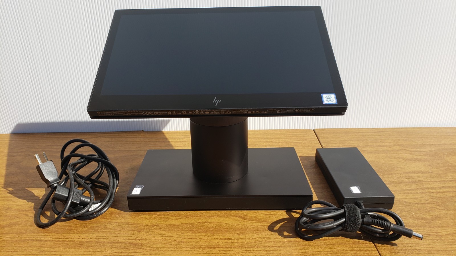 HP Engage One 143 AIO PC i3-7100U 2.4GHz 8GB 128GB SSD Touchscreen Ubuntu Linux
