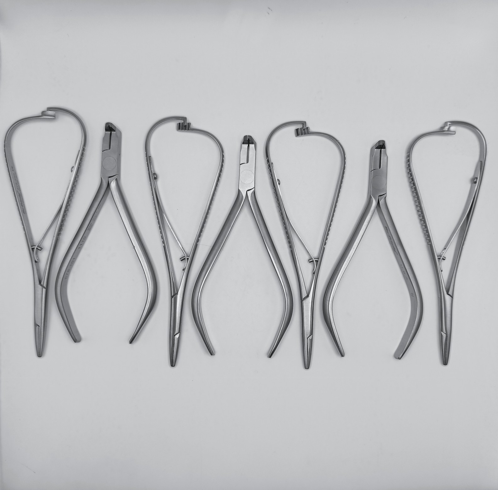 Hu-Friedy Universal Cut & Hold Distal end Cutter – Mathieu Needle Holder Pliers
