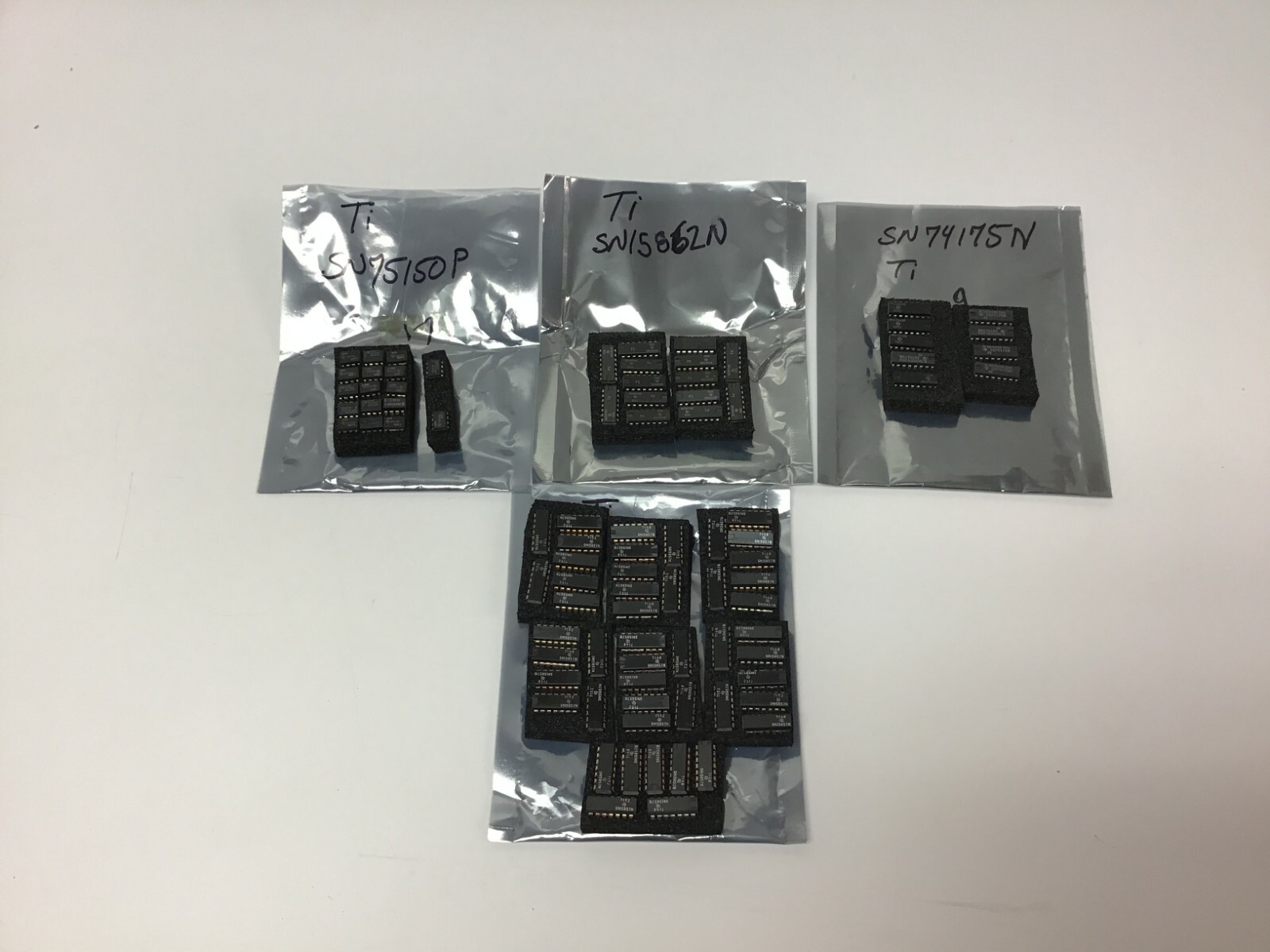 88 NEW VINTAGE Texas Instruments SN15857N, SN75150P, SN74175N Logic ICs SN15862N