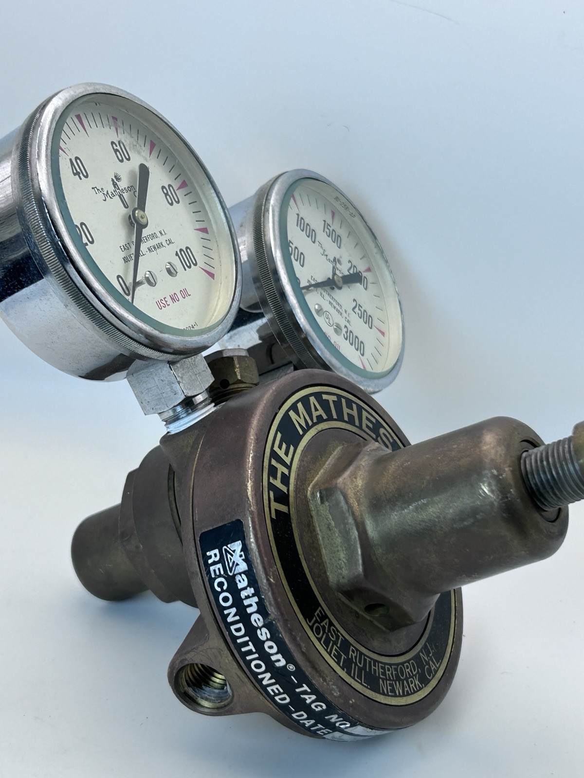 Matheson Dual Gauge Gas Pressure Regulator 100 / 3000 PSI K63 Made In The USA
