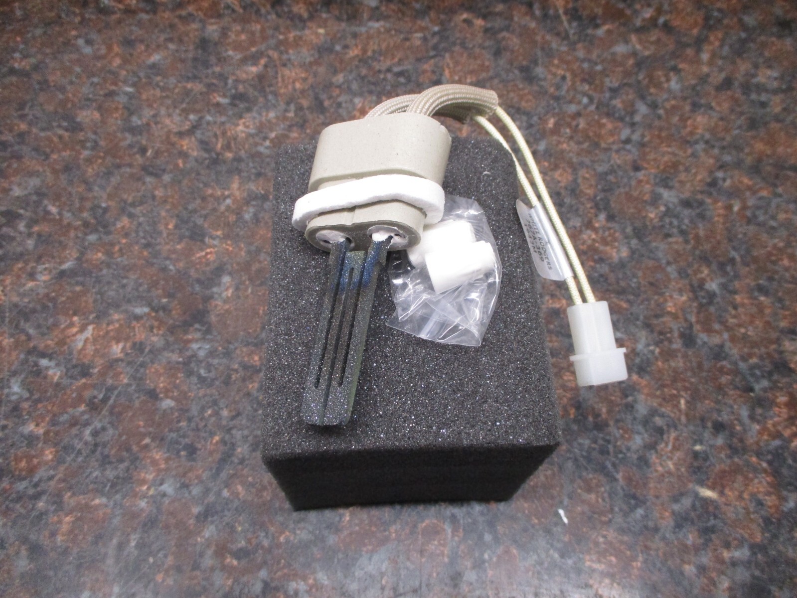 OEM White-Rodgers Emerson Furnace Ignitor 120 volt 60Hz 5.0Amps P/N: 767A-369