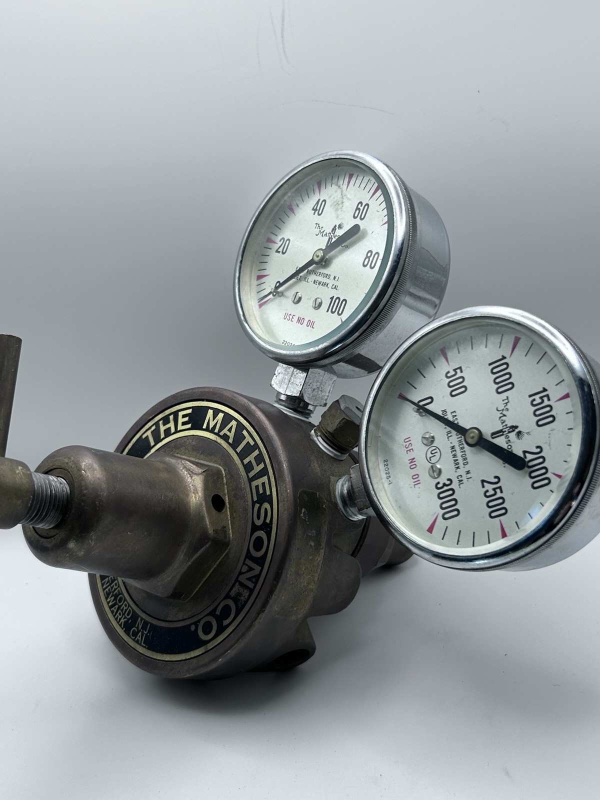 Matheson Dual Gauge Gas Pressure Regulator 100 / 3000 PSI K63 Made In The USA