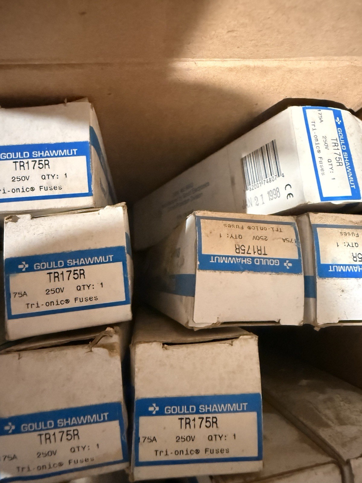 GOULD SHAWMUT TR175R / 175 AMP, 250 V,TIME DELAY, FUSE.