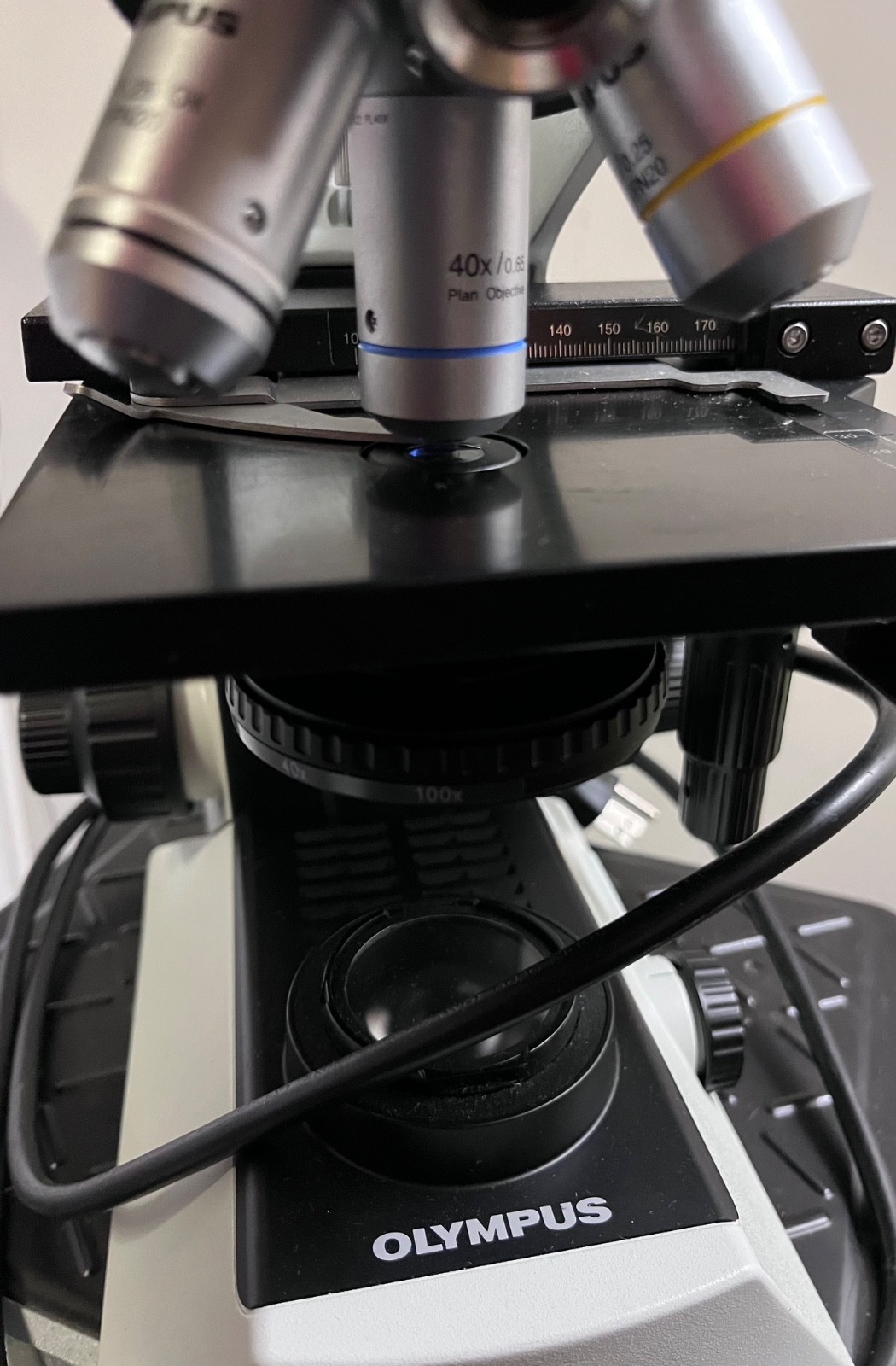 Olympus CX22RFS1 Laboratory Microscope With 4x, 10x, 40x, 100x Objectives