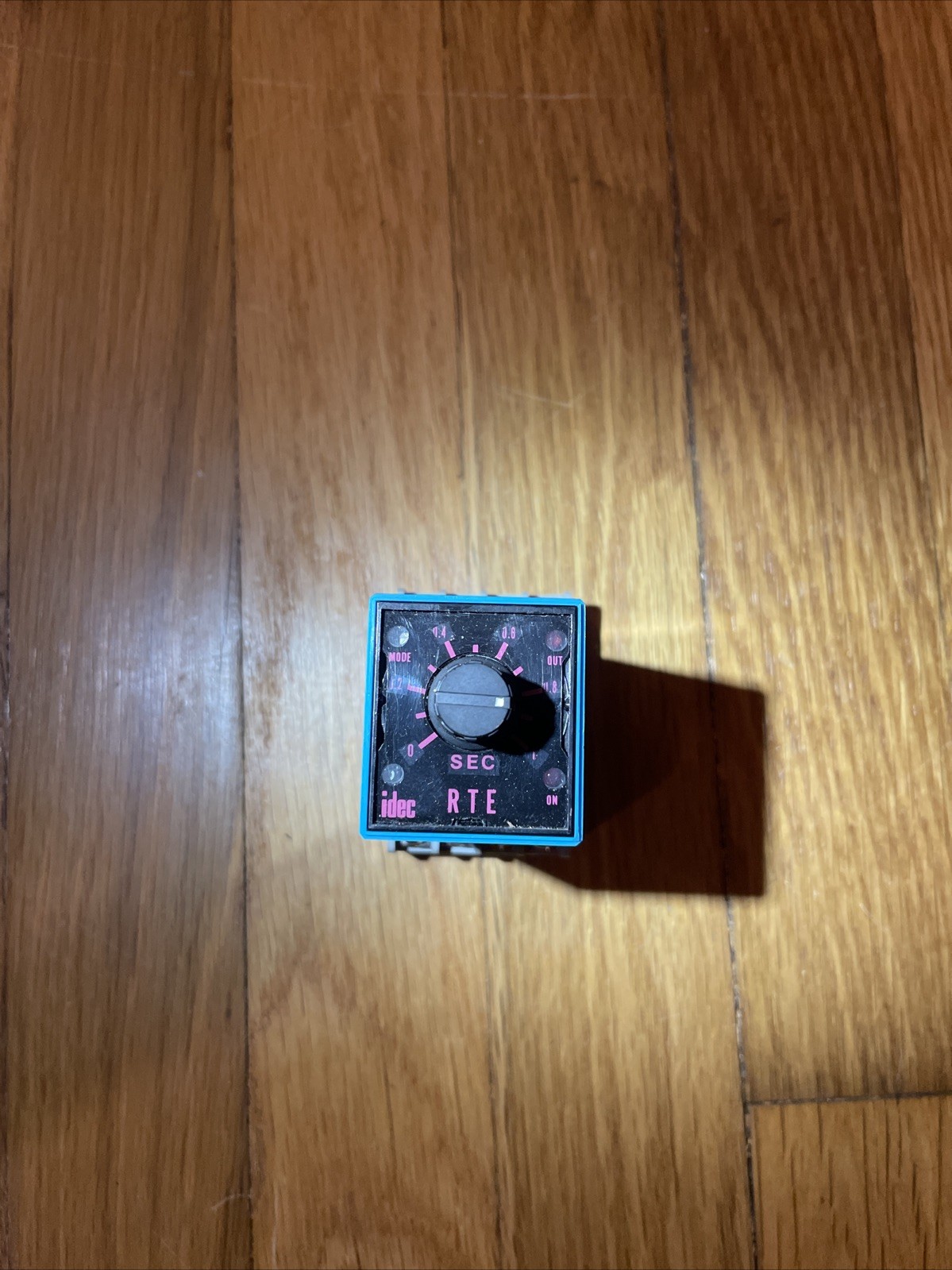 IDEC electronic timer rte-p11 with screw terminals