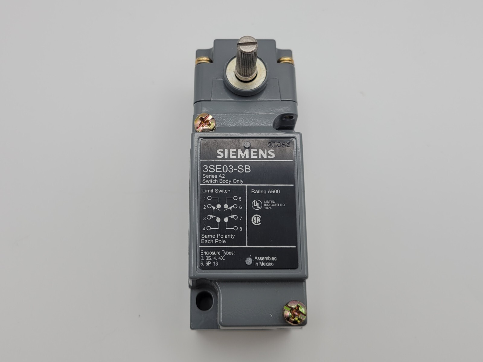 Siemens 3SE03-BR1 Limit Switch Side Rotary Plug-In Mount 2NO/2NC 6 Amp 120VAC