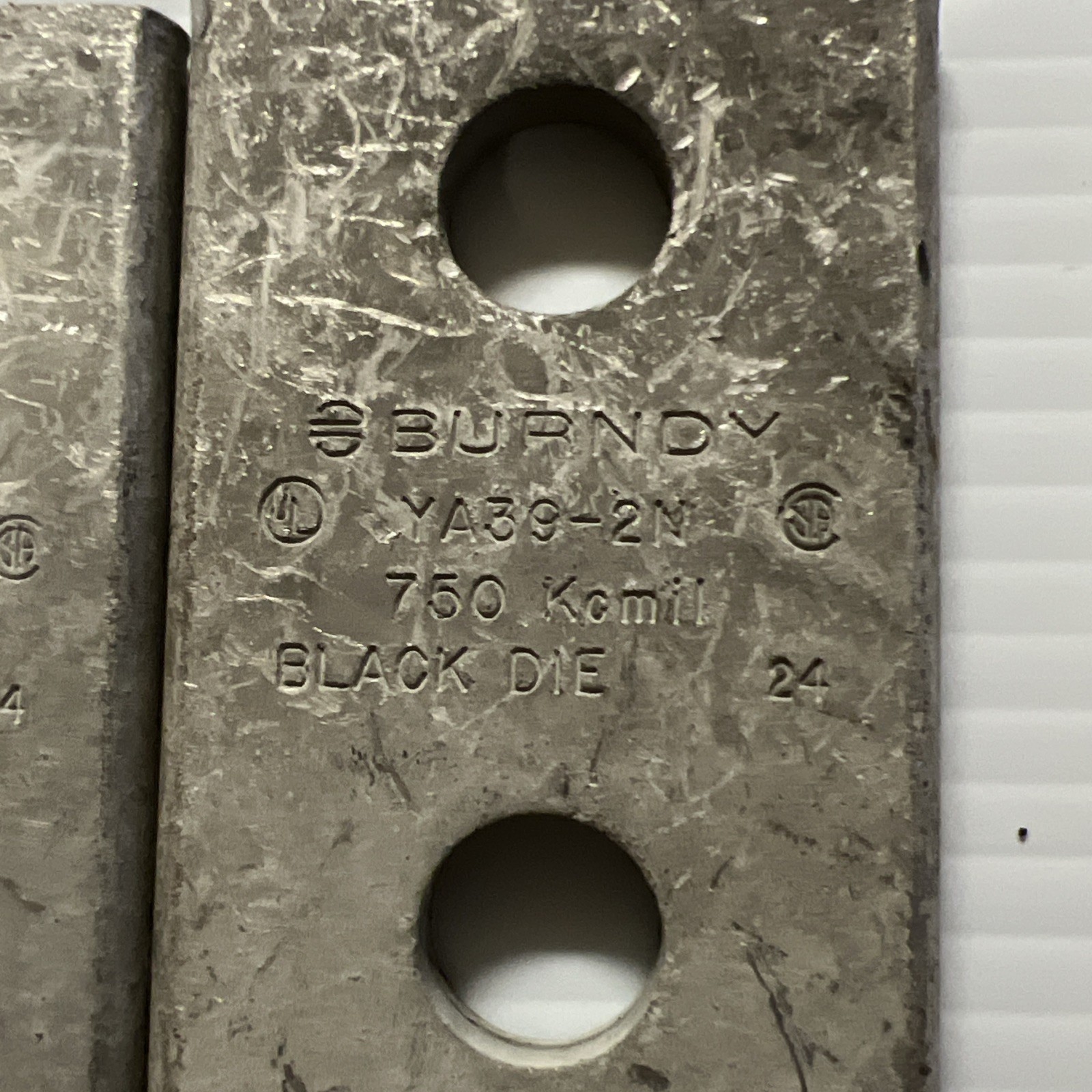 (Qty. 6) Burndy U39RT 2 Hole Lug 750 kcmil CU Black Die 24